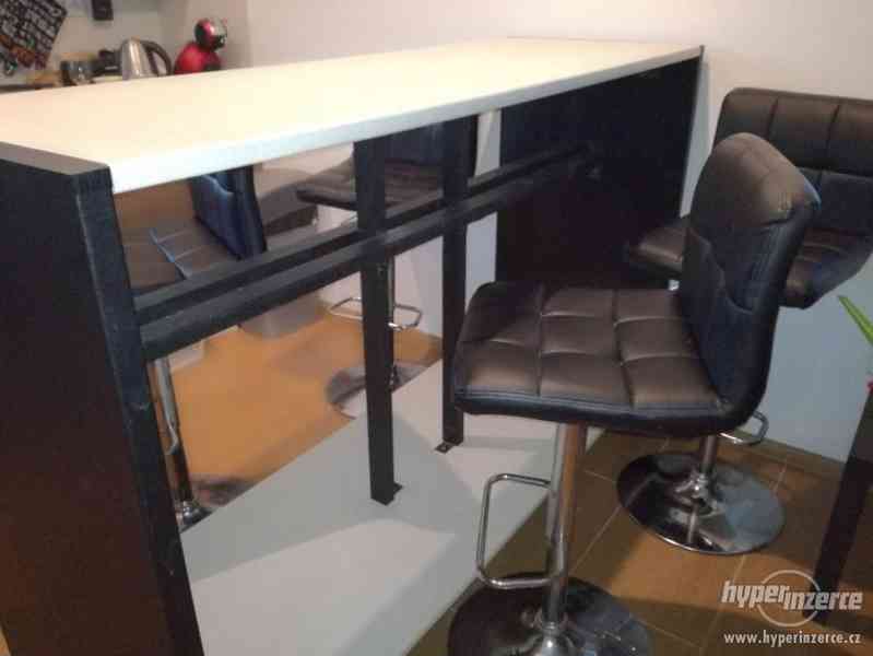 Prodám barový stůl a 4 barové židličky - foto 6