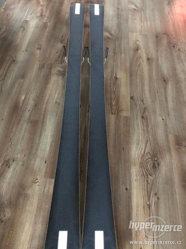 Dámské stylové lyže HEAD ABSOLUT JOY délka 153,158cm a další - foto 10