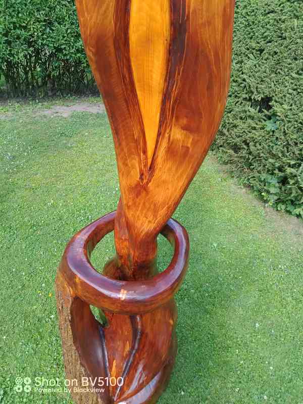 Dřevěné sochy- Abstraktní zvonička - foto 5