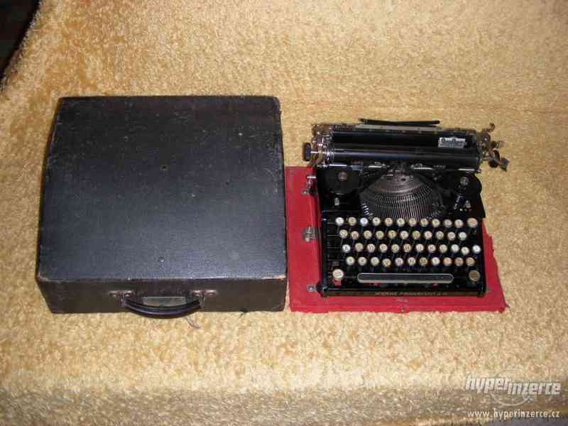 Starožitný kufříkový psací stroj - foto 3
