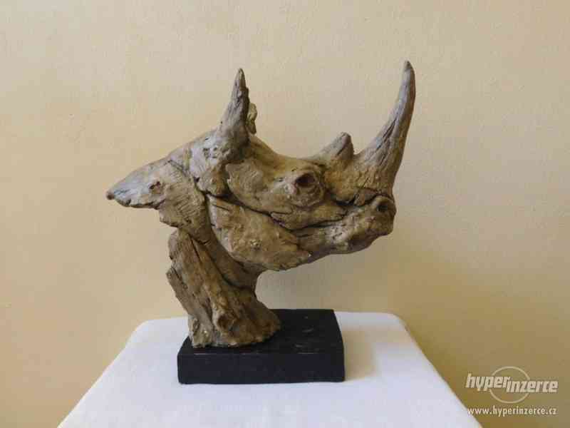 Hlava nosorožce na podstavci - vintage - foto 1