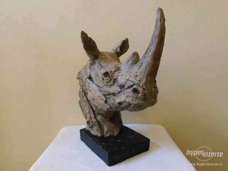 Hlava nosorožce na podstavci - vintage - foto 2