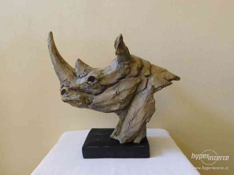 Hlava nosorožce na podstavci - vintage - foto 3