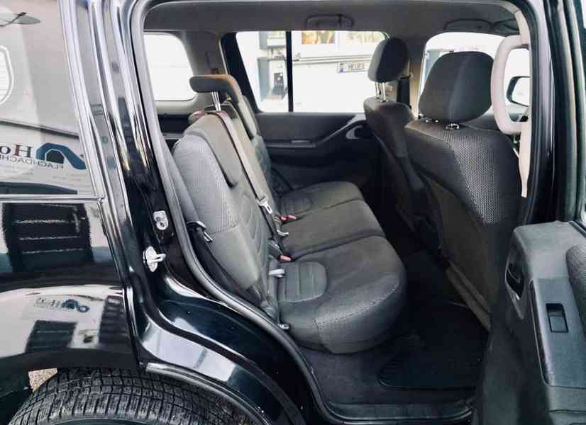 Nissan Pathfinder 2.5 dCi 4x4 140kw - foto 24