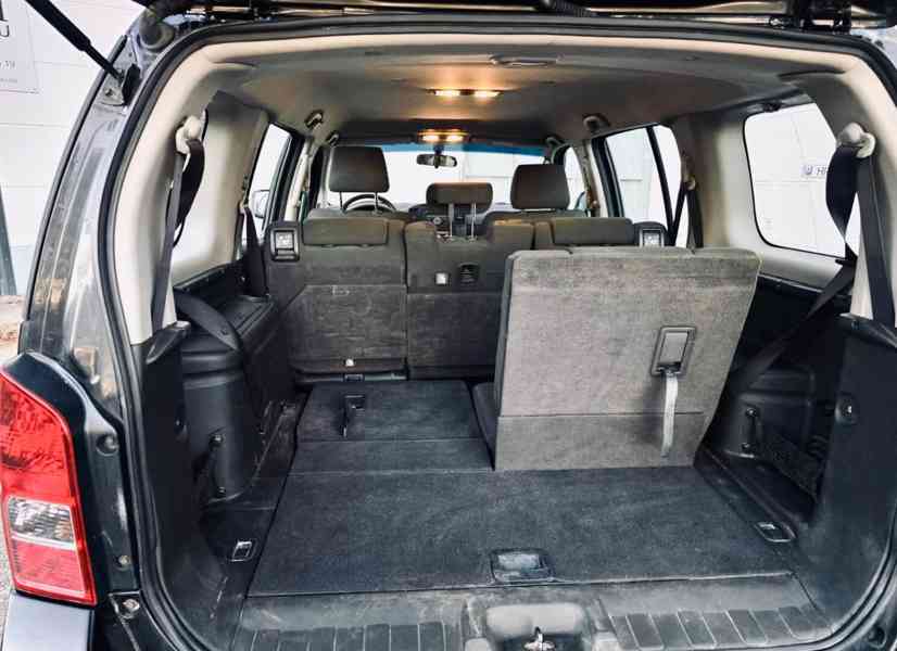 Nissan Pathfinder 2.5 dCi 4x4 140kw - foto 17