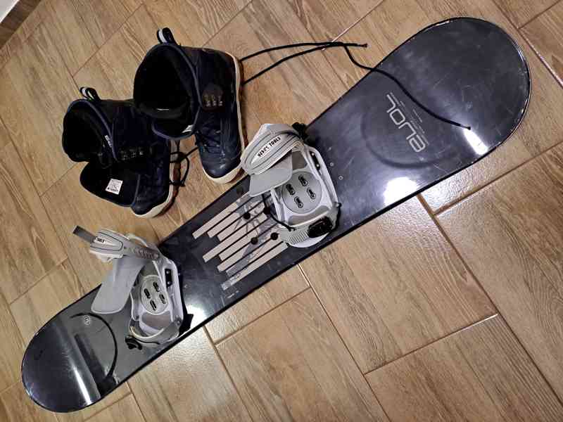 Snowboard Evol+vázáni+boty vel.45