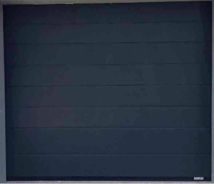 Sekční garážová vrata 3000 x 2125 – antracit (matný)