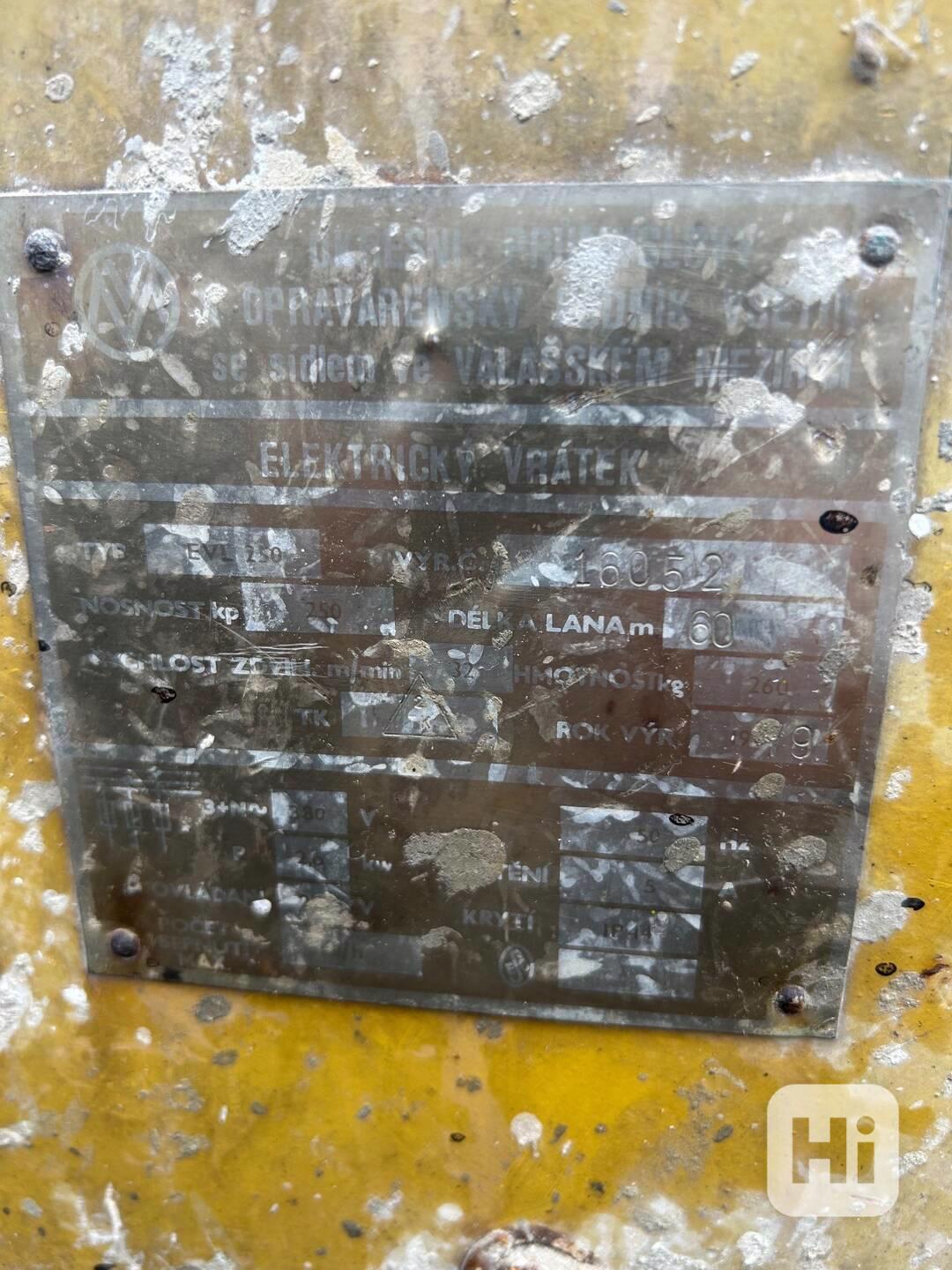 Stavební vrátek  - foto 1