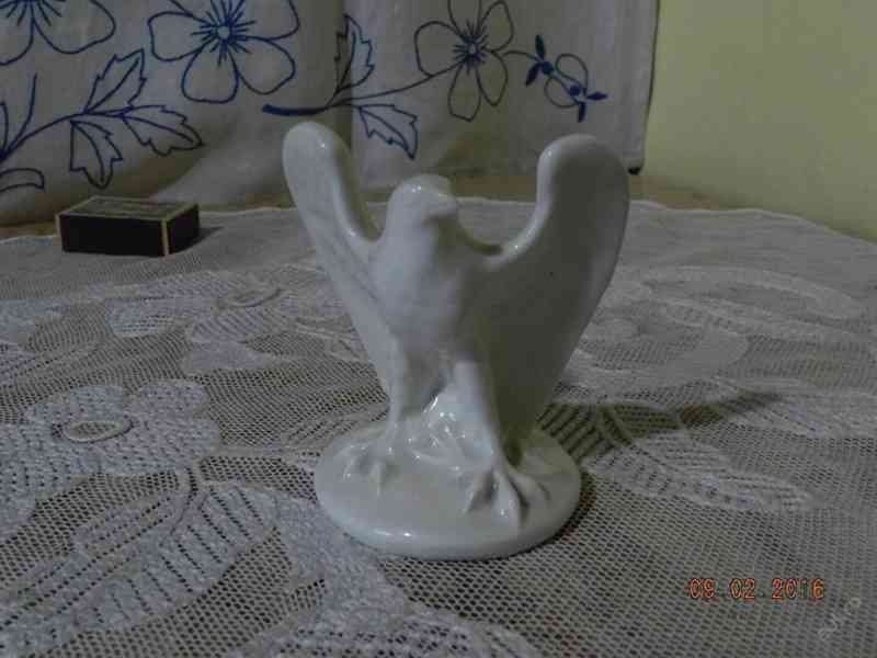 Krásná porcelánová soška Pták Sokol Victoria - foto 1