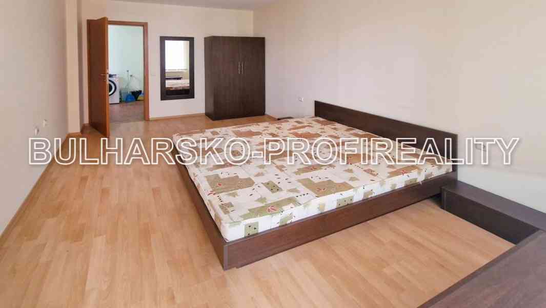  Bulharsko-PROSTORNÝ APARTMÁN 2+kk (63 m)  - foto 7