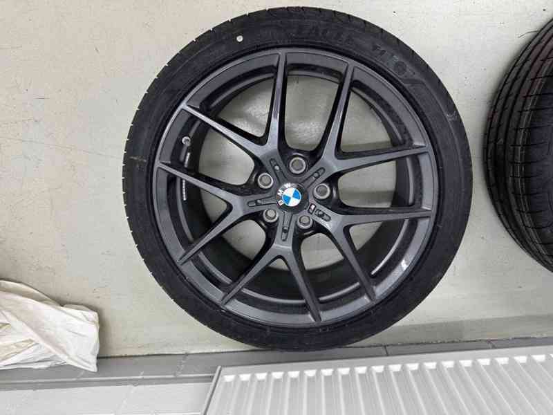 Sada kol s pneu na model 218 Gran Coupe - foto 1