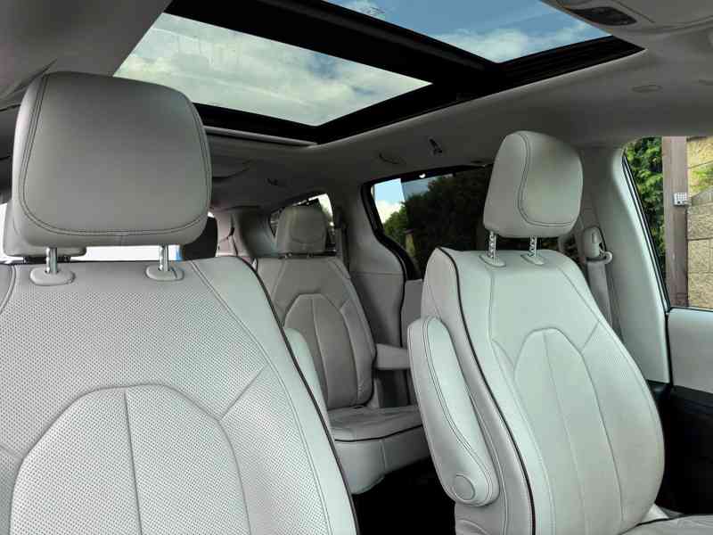 Chrysler Pacifica 3,6 Limited Sunroof TOP 2020 - foto 12