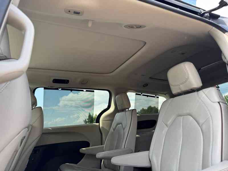 Chrysler Pacifica 3,6 Limited Sunroof TOP 2020 - foto 23