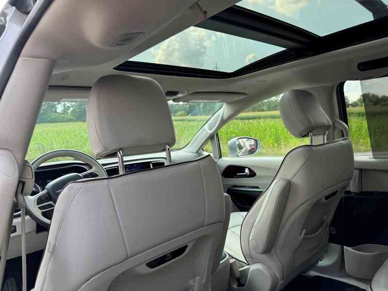 Chrysler Pacifica 3,6 Limited Sunroof TOP 2020 - foto 18