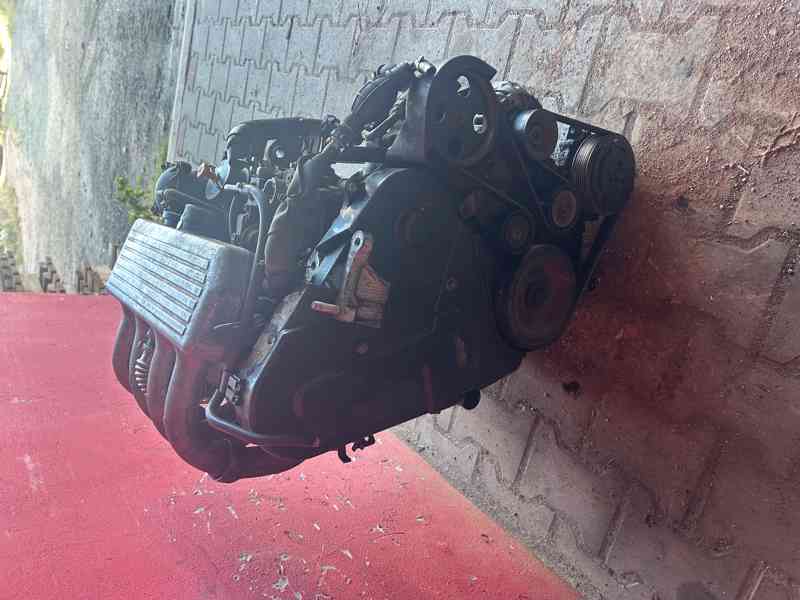 Motor 1,9D 50KW DJY Peugeot Citroen kompletní - foto 2
