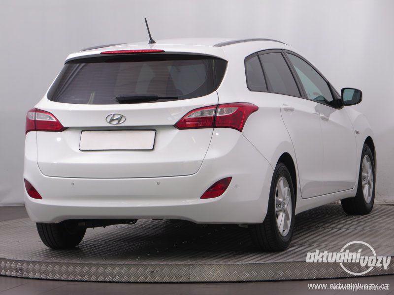 Hyundai i30 1.6, nafta, rok 2015 - foto 8
