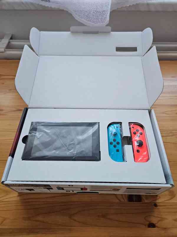 Konzole Nintendo Switch, červená/modrá.  Jako nová. - foto 3