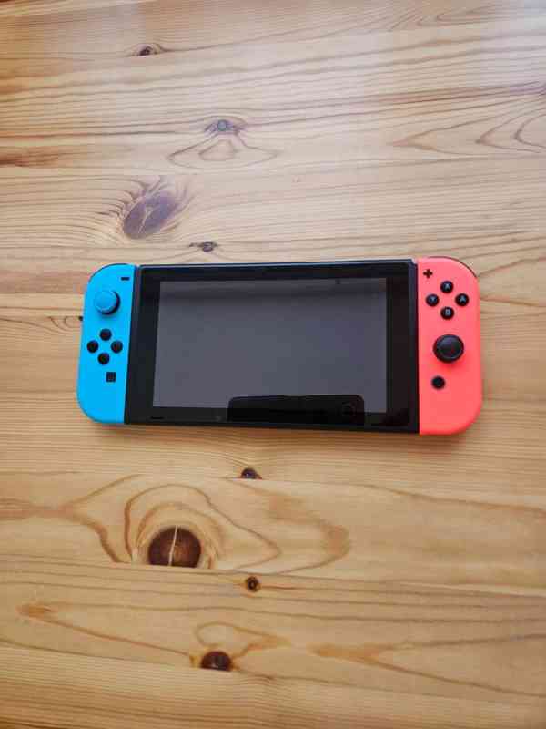 Konzole Nintendo Switch, červená/modrá.  Jako nová. - foto 6