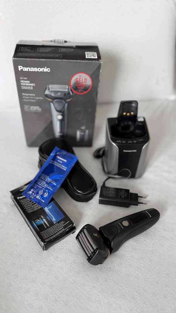 Panasonic ES-LV97 holicí strojek s čisticí a nabíjecí stanic - foto 4