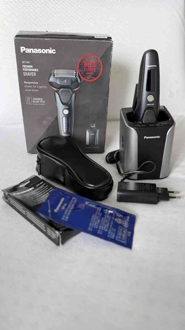 Panasonic ES-LV97 holicí strojek s čisticí a nabíjecí stanic - foto 3