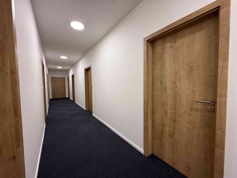 PRONÁJEM NOVÉ KANCELÁŘE O CP CCA 12 M2, BRNO - KRÁLOVO POLE - foto 9