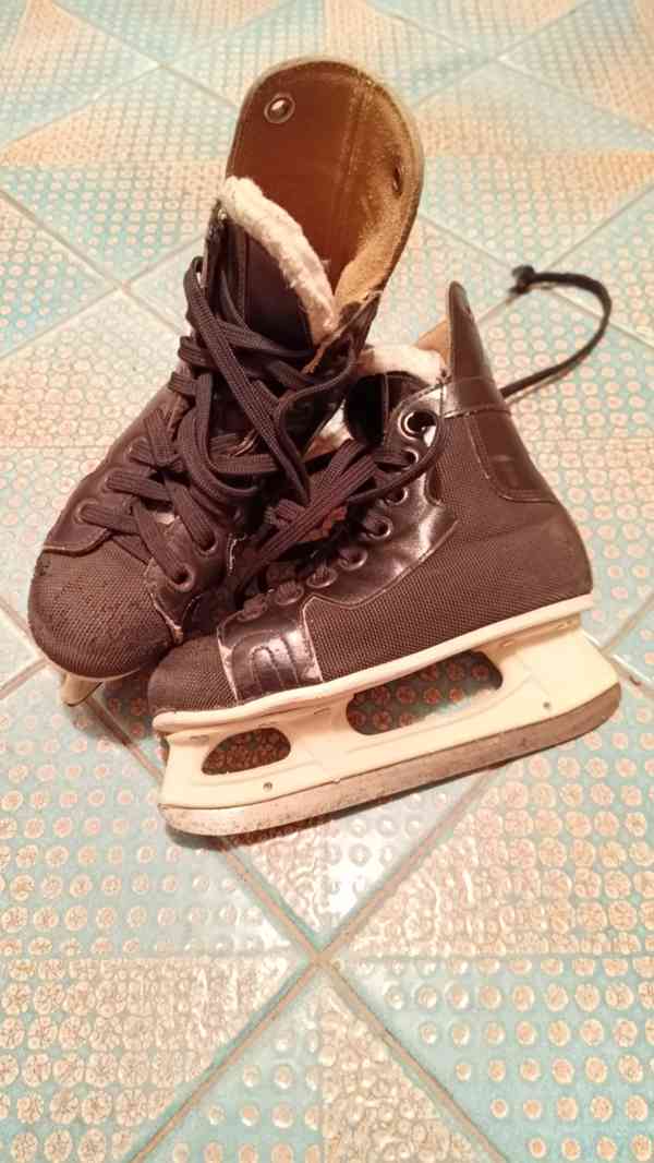 Dětské zimní brusle, první brusle  - foto 2