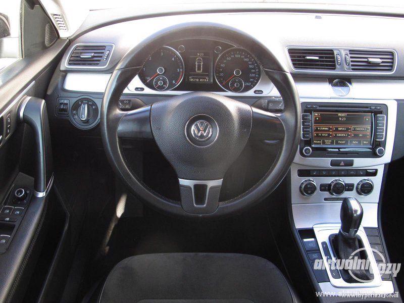 Volkswagen Passat 2.0, nafta, rok 2012, kůže - foto 12