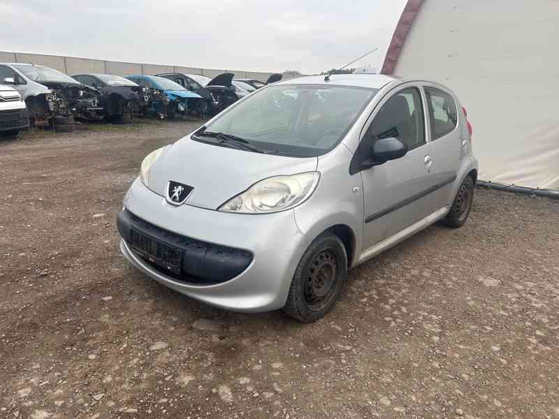 Peugeot 107 1,0i 50KW 1KR prodám náhradní díly - foto 1