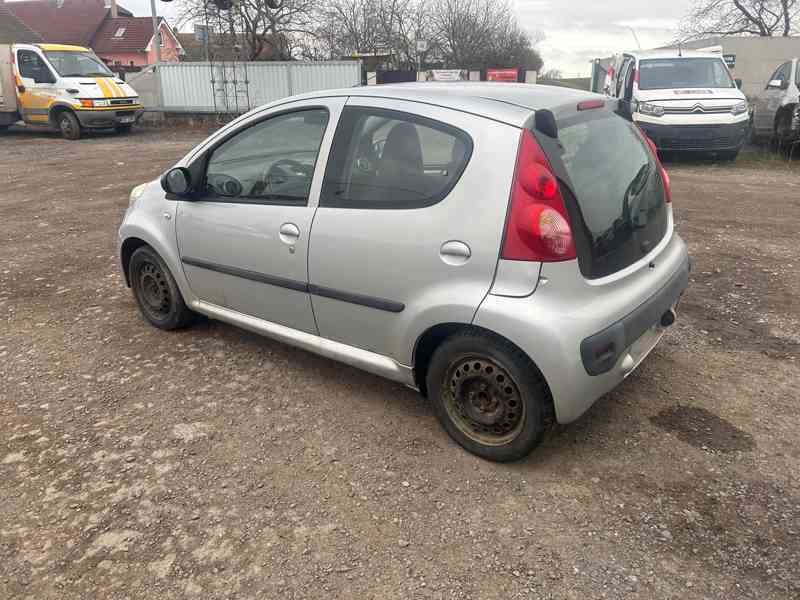 Peugeot 107 1,0i 50KW 1KR prodám náhradní díly - foto 4