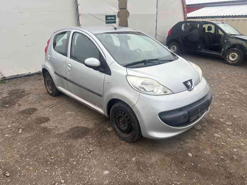 Peugeot 107 1,0i 50KW 1KR prodám náhradní díly - foto 2
