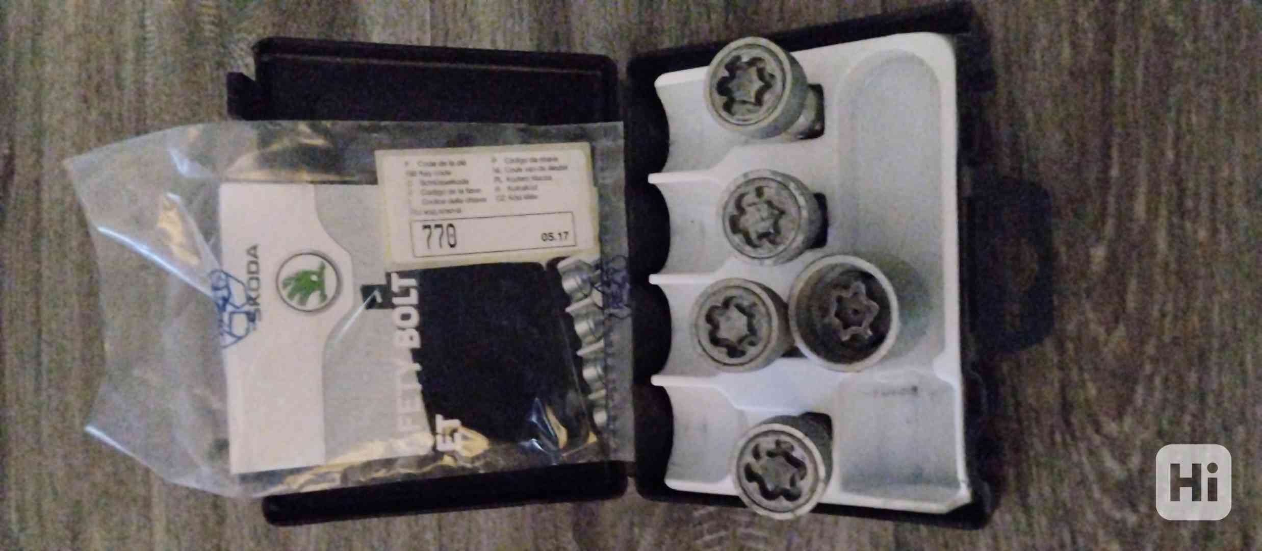 Sada bezpečnostních šroubů s adaptérem ŠKODA - foto 1