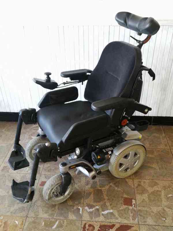 Polohovací elektrický invalidní vozík Invacare Storm 4