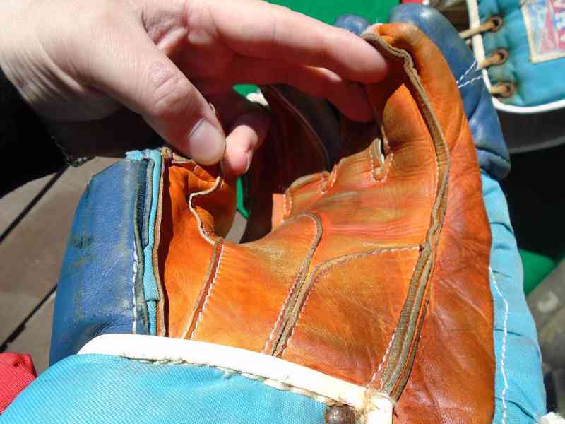 Retro hokejové hokej rukavice VHV Opus Praha 80.roky pěkné - foto 11