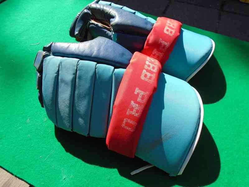 Retro hokejové hokej rukavice VHV Opus Praha 80.roky pěkné - foto 2