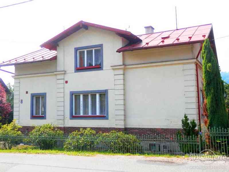 Prostorný rodinný dům v Lokti - foto 1