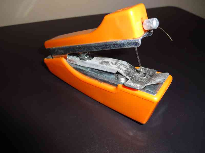 Šicí strojek a hříbek - foto 4