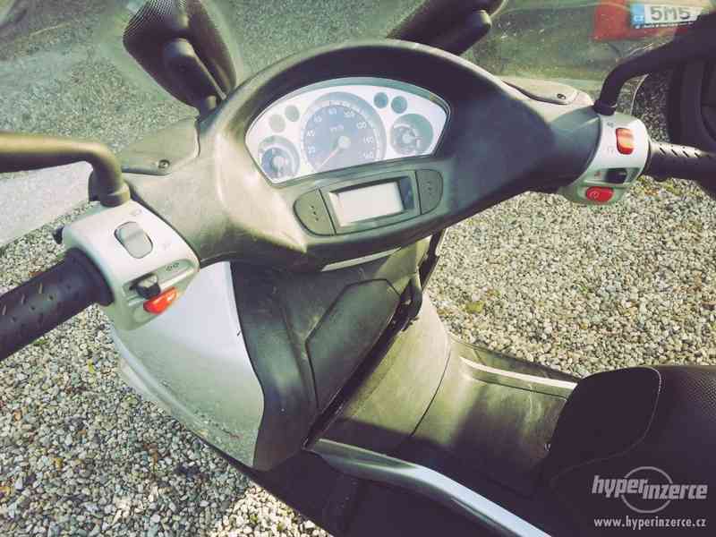 Skútr Yamaha Versity 300 - foto 6