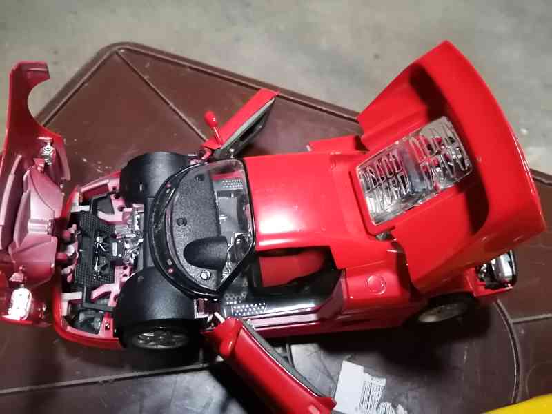 Bburago Ferrari F50, 1:18 červené - foto 6