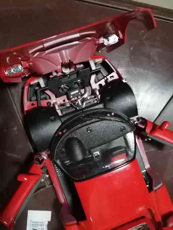 Bburago Ferrari F50, 1:18 červené - foto 8