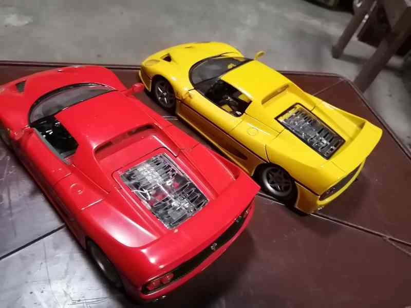 Bburago Ferrari F50, 1:18 červené - foto 3