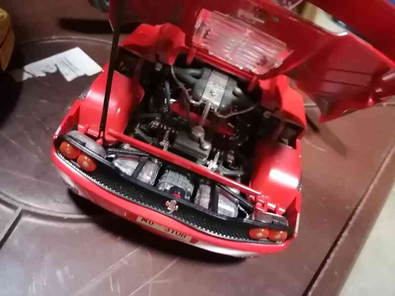 Bburago Ferrari F50, 1:18 červené - foto 7