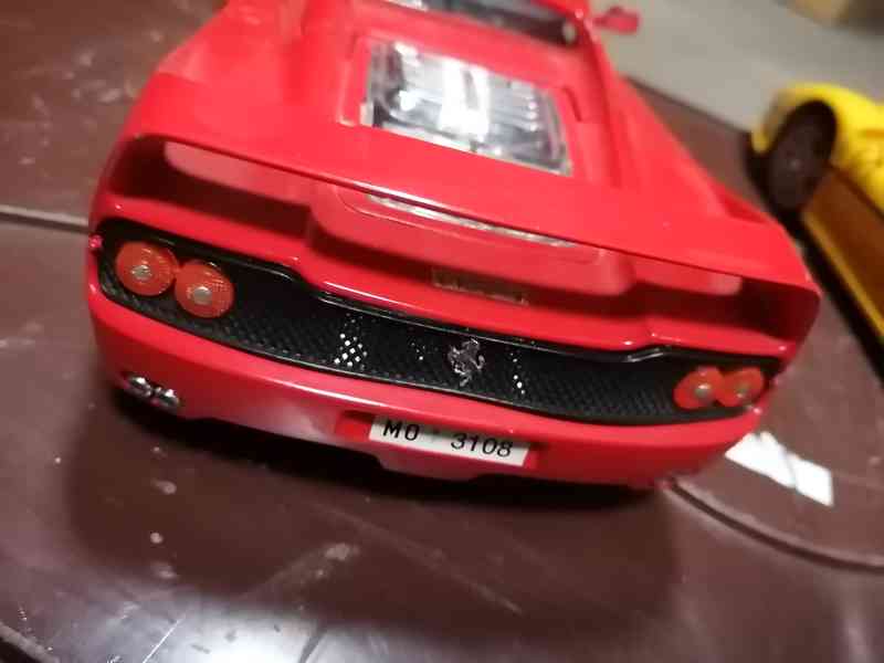Bburago Ferrari F50, 1:18 červené - foto 5