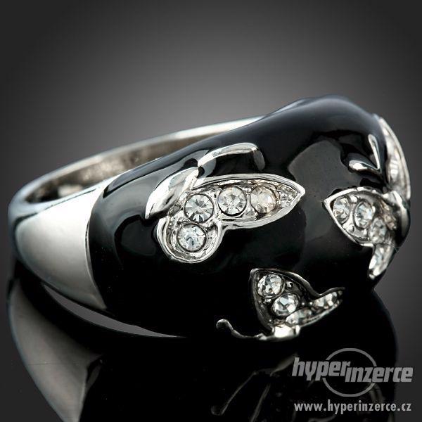 Nový prsten-motýl s vlepenými kamínky Swarovski - foto 1