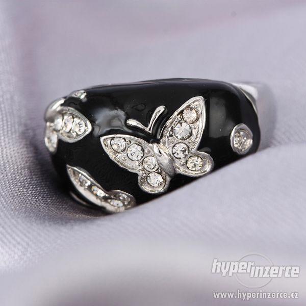 Nový prsten-motýl s vlepenými kamínky Swarovski - foto 3