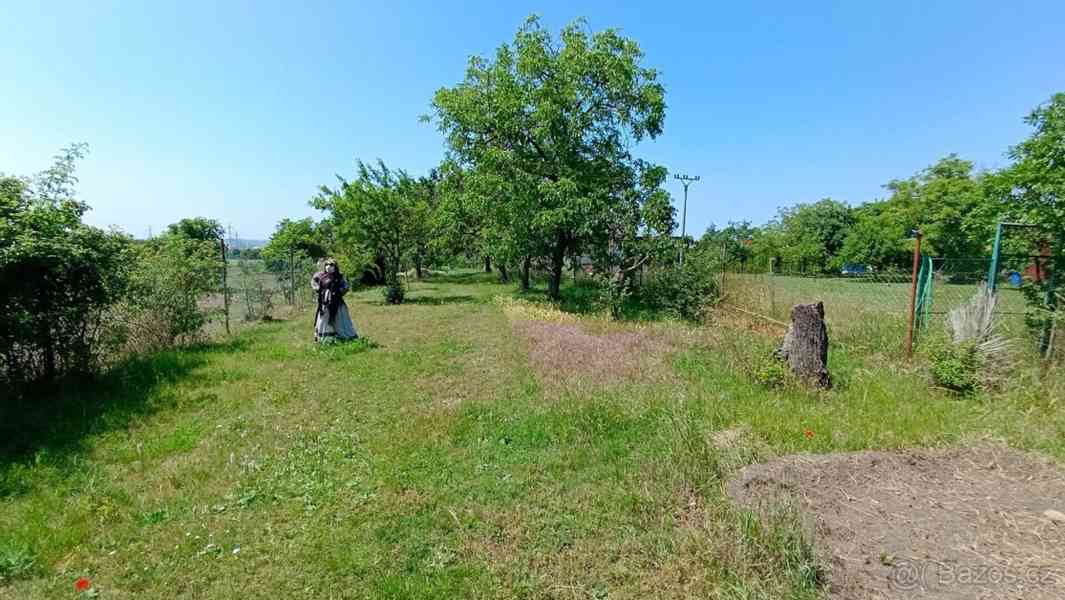 Stavební pozemek se zahradou - foto 5