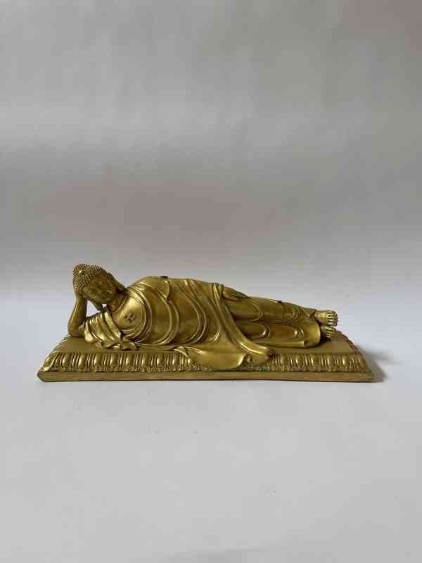 Ležící Buddha - socha ve zlatém provedení - foto 1