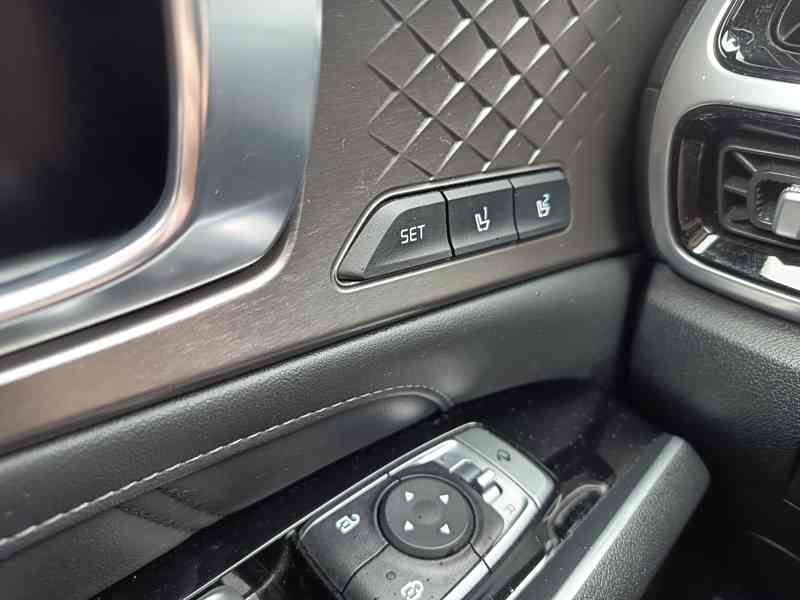 KIA Sorento 2,2CRDI Platinum AWD ČR DPH 7-mistný  - foto 25