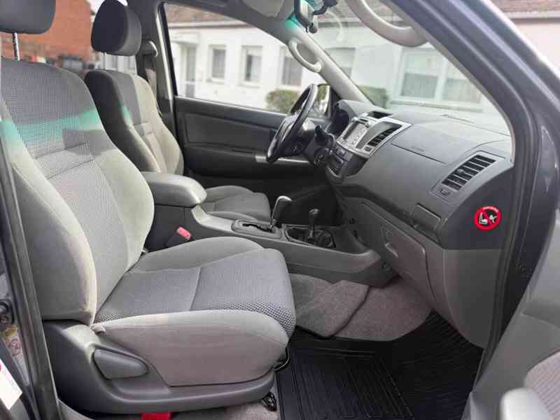 Toyota Hilux 3.0D4D Aut. City 126kw - foto 4