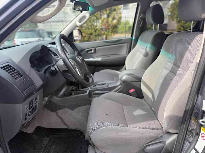 Toyota Hilux 3.0D4D Aut. City 126kw - foto 10