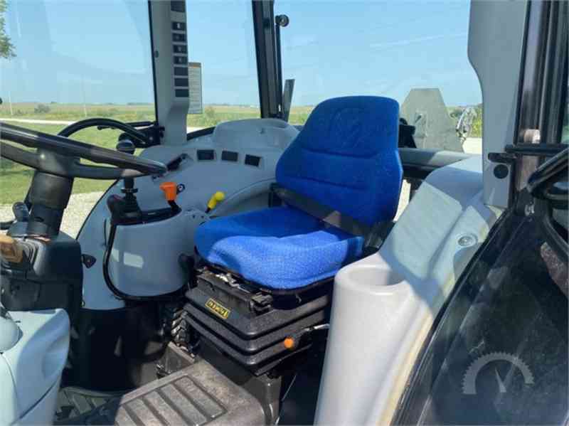 Traktor NEW HOLLAND T4040 - foto 8